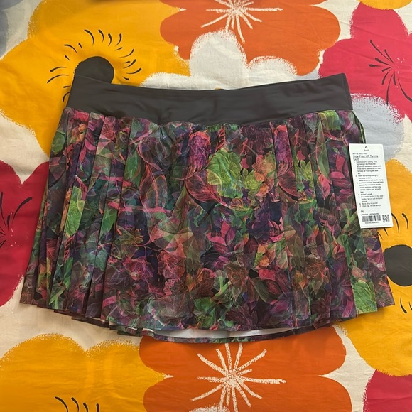 lululemon athletica Dresses & Skirts - NWT Lululemon Side Pleat High Rise Skirt Vivid Floral Tone Multi Gray 14!